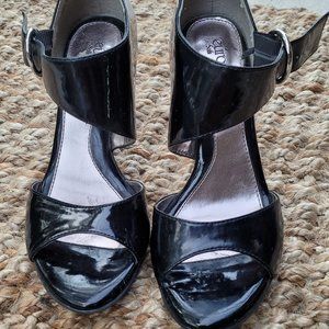 EuroSoft by Sofft Neely Black Patent Heels